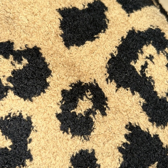 BAREFOOT DREAMS THROW BLANKET 54X72 NWT - Picture 2 of 5